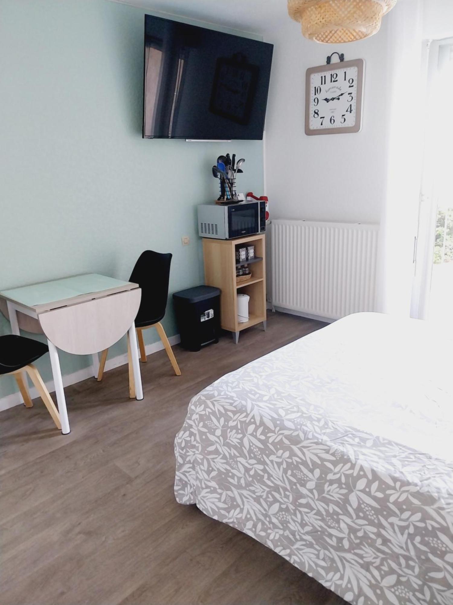 studio calme et paisible avec piscine et parking privé Balaruc-les-Bains Chambre photo